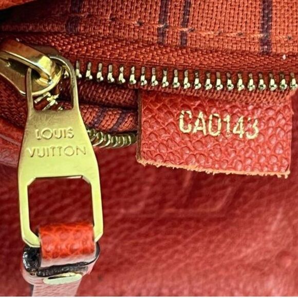 Louis Vuitton Empreinte Leather Metis 2 Way in Red Hobo Shoulder Handbag - Picture 11 of 13